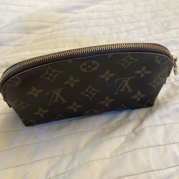 Louis Vuitton cosmetic pouch make up bag tolitery travel bag lv made in Spain - Picture 5 of 12